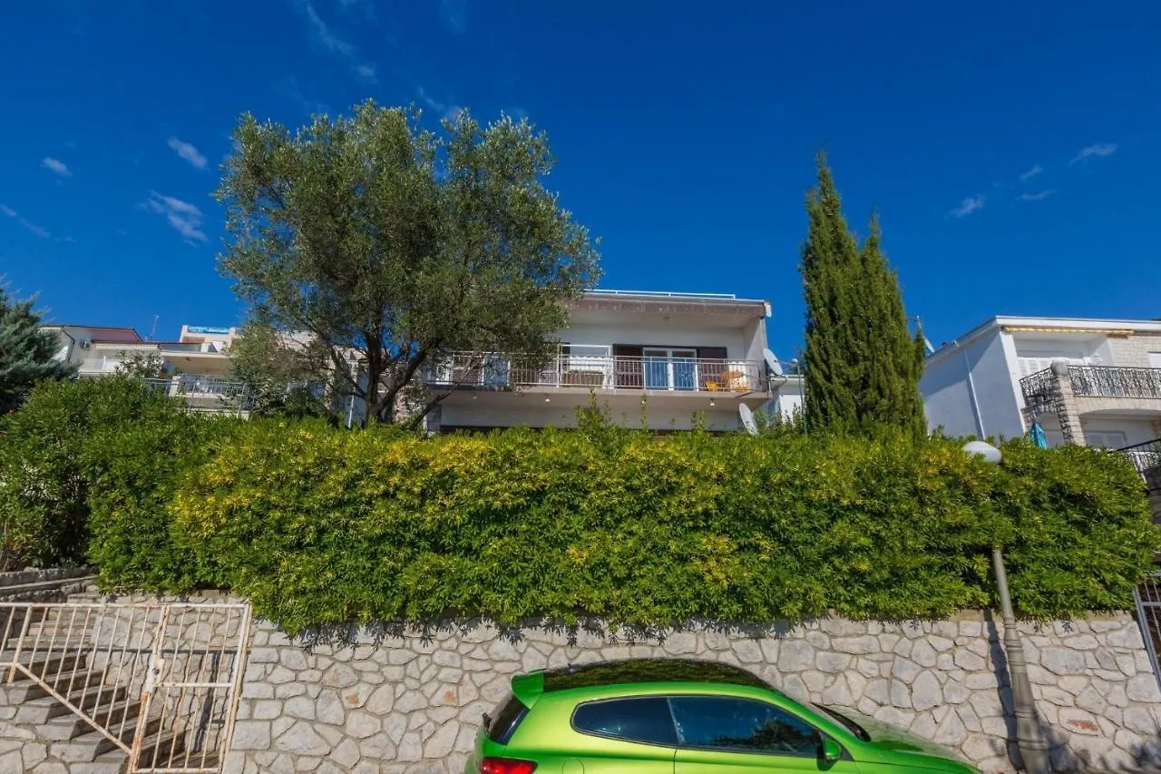 Apartment In Crikvenica 39237