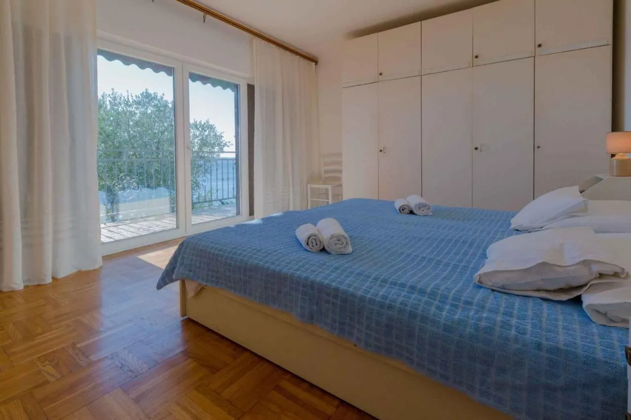 Apartment In Crikvenica 39237