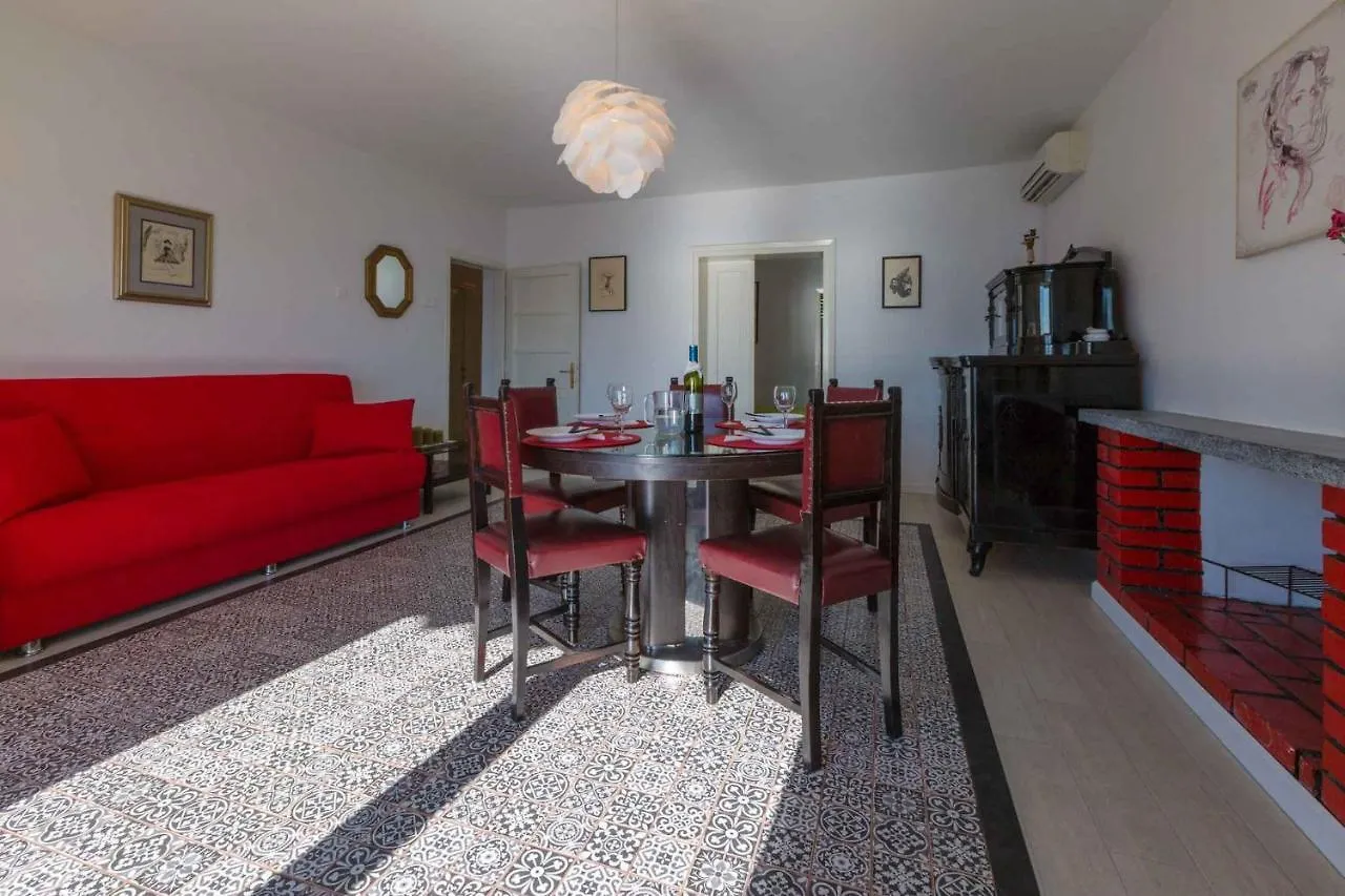 Apartment In Crikvenica 39237